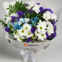 Букет из хризантем и статице «Полночь»